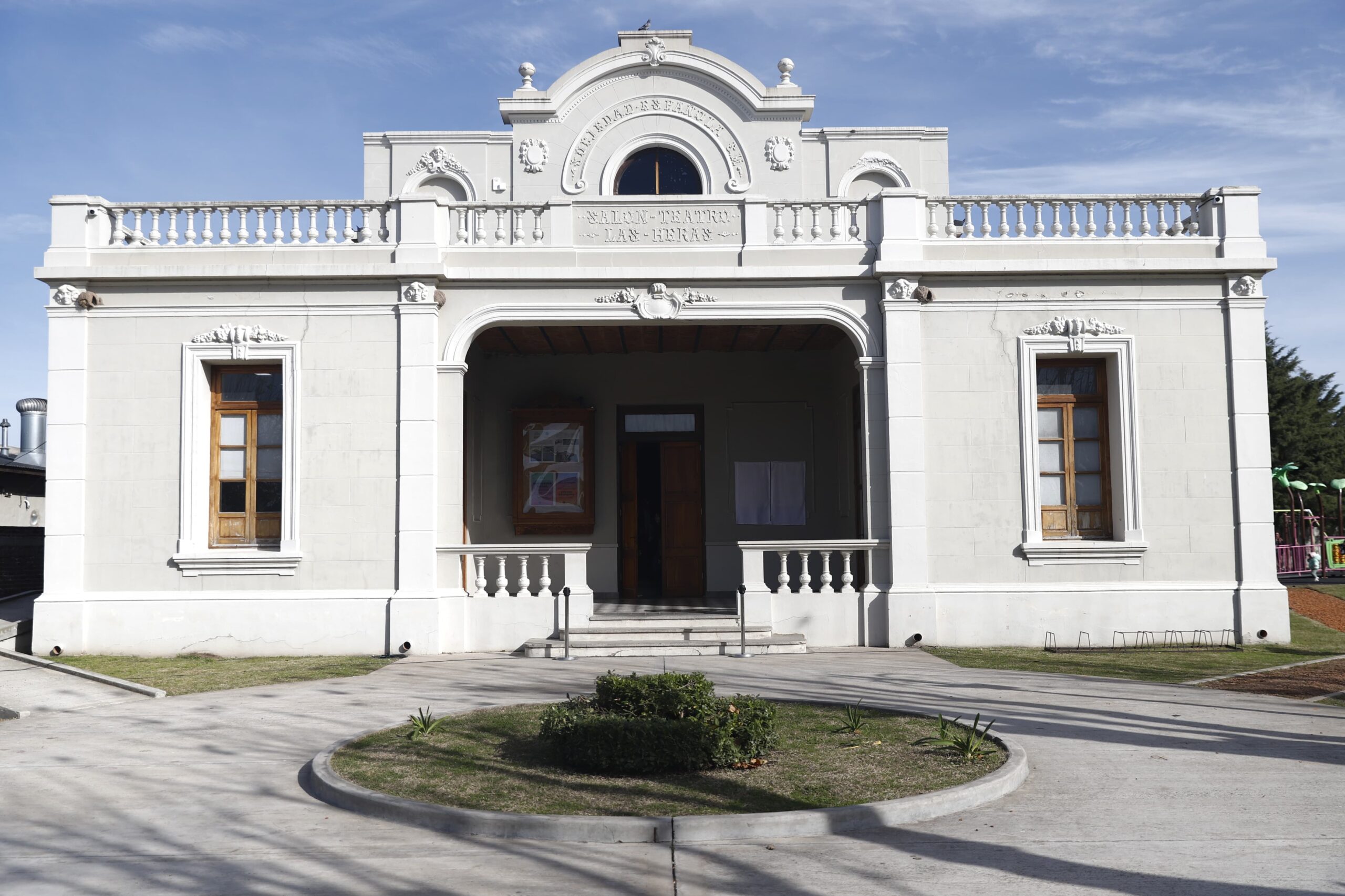 Reabren el histórico Cine-Teatro de la Sociedad Española en General Las Heras tras 40 años