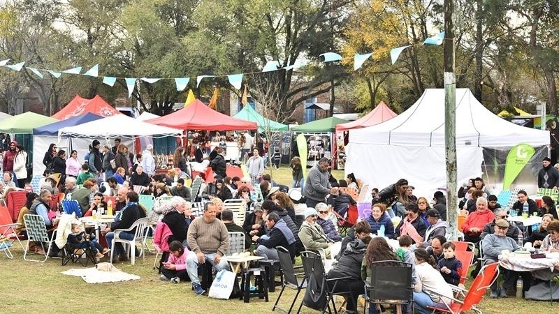 Celebran el Día de la Patria con la Fiesta del Guiso Carrero y el Pastel en Ireneo Portela