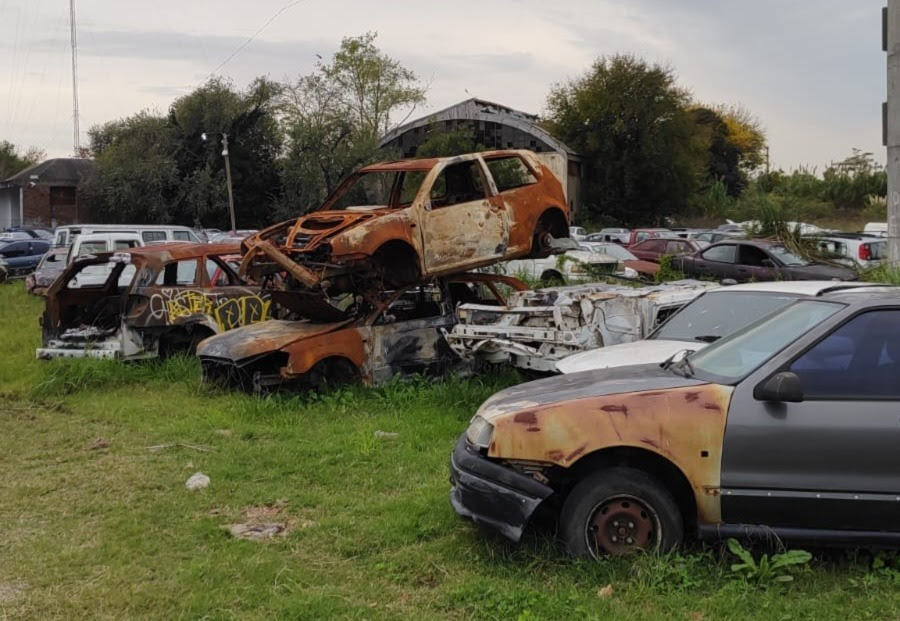 La Plata inicia la compactación de más de 1.200 vehículos secuestrados para optimizar espacios y reducir contaminación