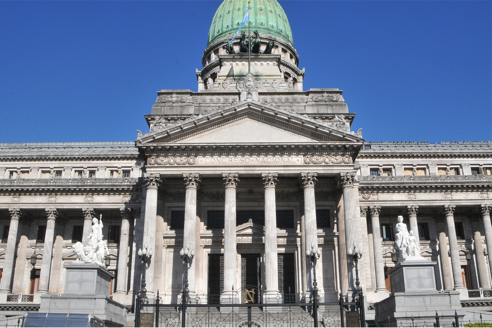 Oficialismos sostenidos y avance de libertarios en provincias clave de Argentina