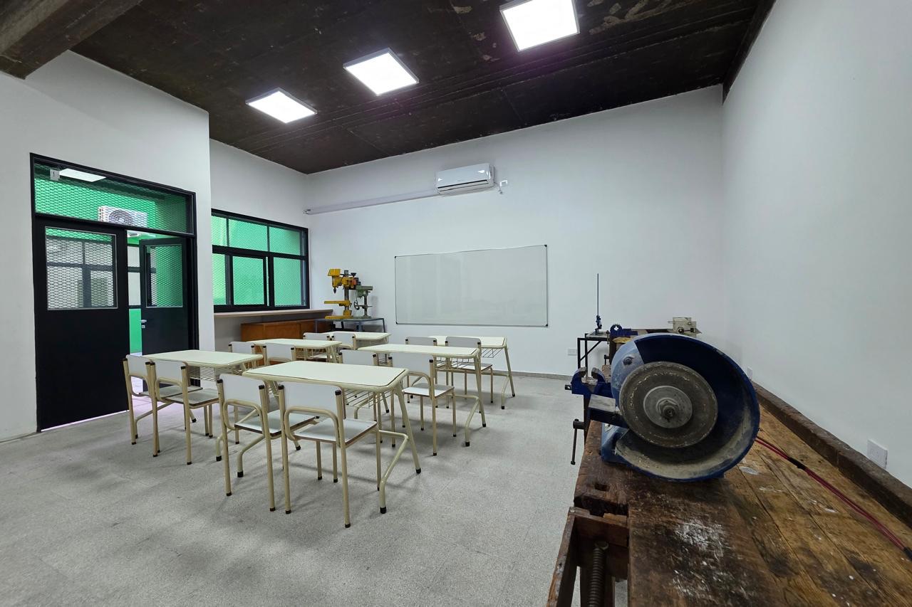 Axel Kicillof inaugura moderna escuela y fortalece seguridad en Ensenada