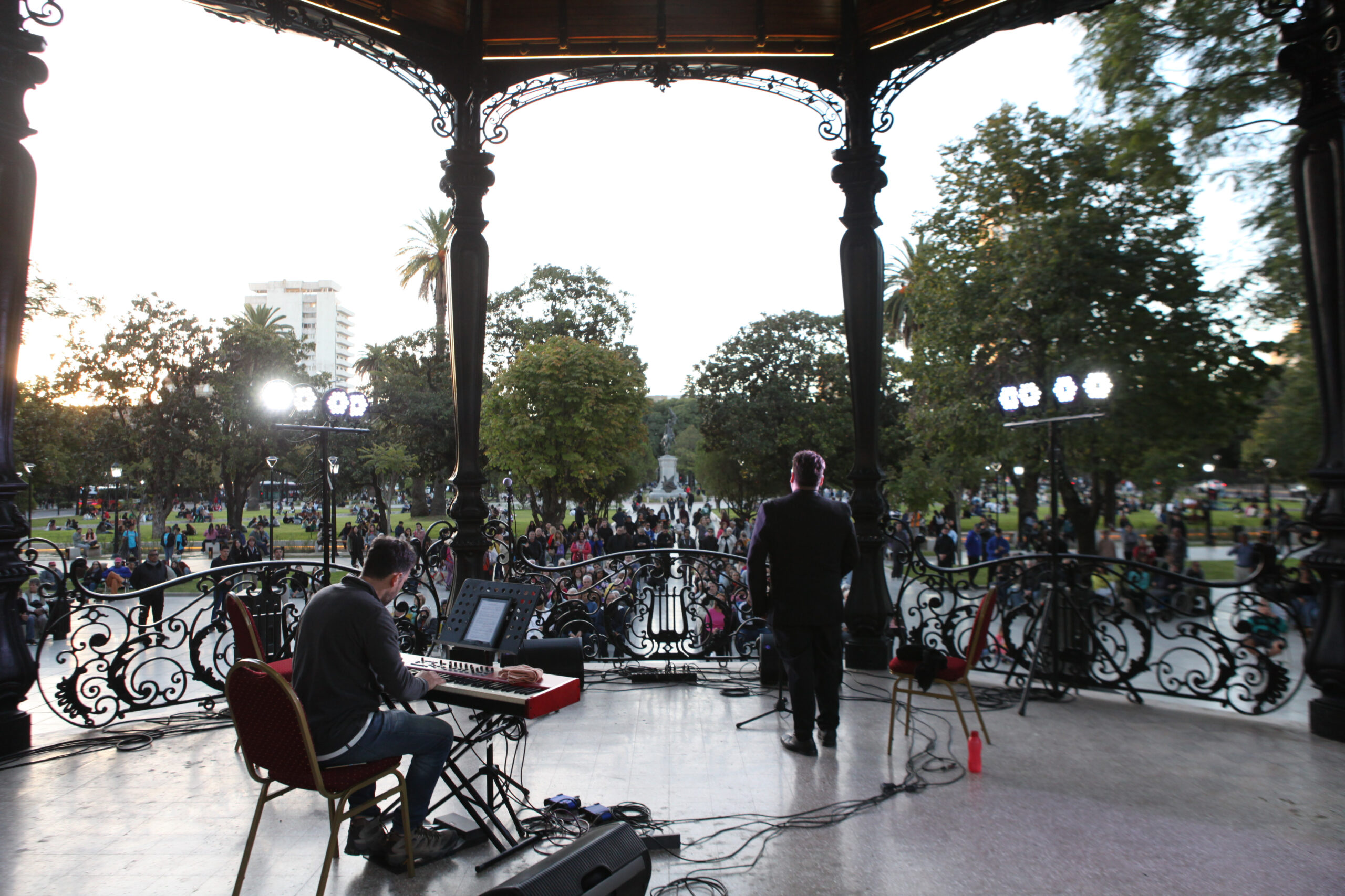 Sábado Cultural al Aire Libre: Rock, Jazz y Ballet en Plazas Renovadas