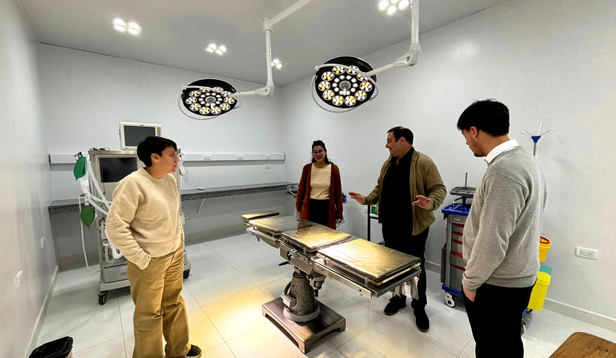Adolfo Gonzales Chaves inaugura un quirófano totalmente renovado en el Hospital Municipal