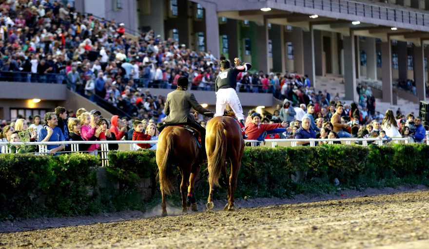 Especial La Plata Capital llena el Hipódromo de La Plata de emoción y actividades familiares este domingo