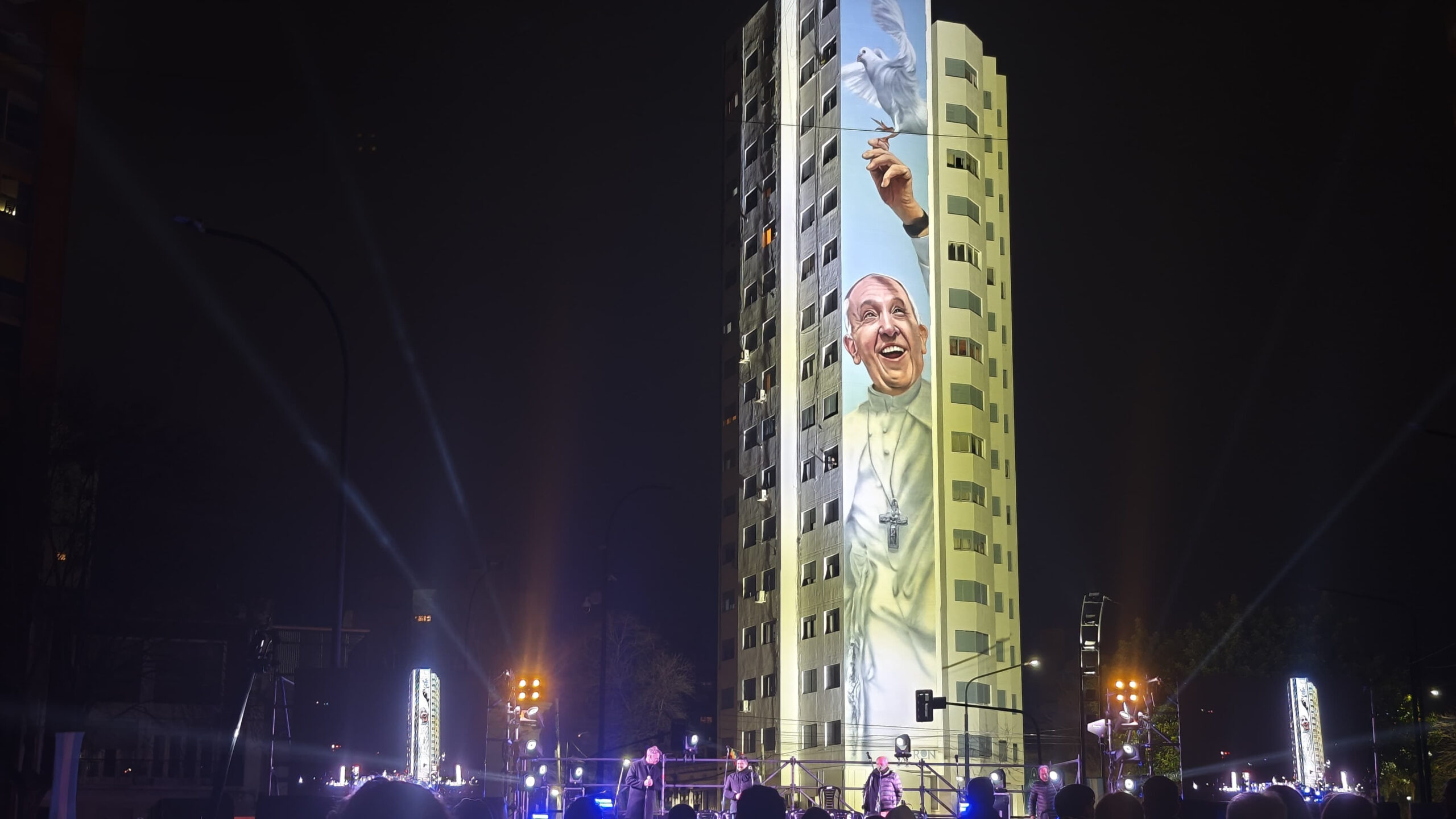 Descubren en La Plata el mural más grande dedicado al Papa Francisco