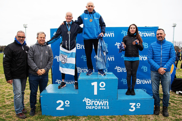 Competidores en la carrera de Cross Country