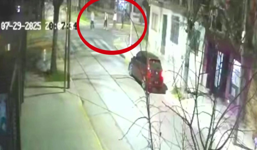 Cuatro jóvenes asaltan a una pareja en Aldo Bonzi y huyen en su automóvil
