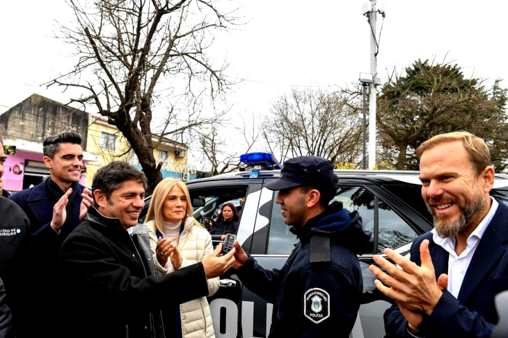 Entrega de escrituras y críticas a política nacional