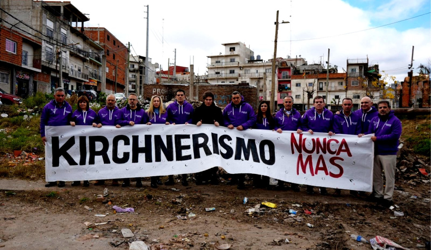 Milei inicia campaña en La Matanza con un cartel que genera controversia