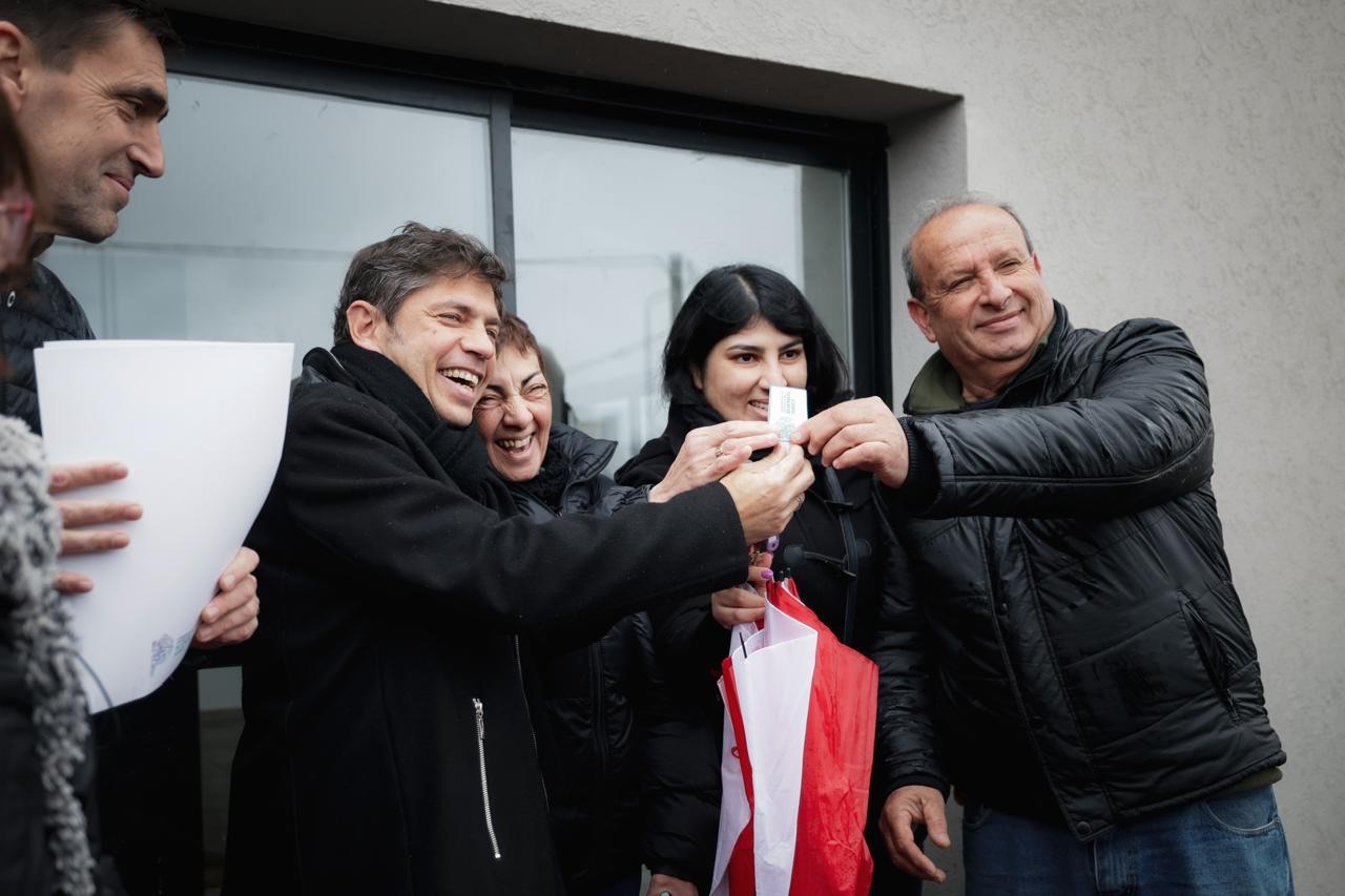 Axel Kicillof entrega 52 viviendas en Tandil en un gesto de colaboración política