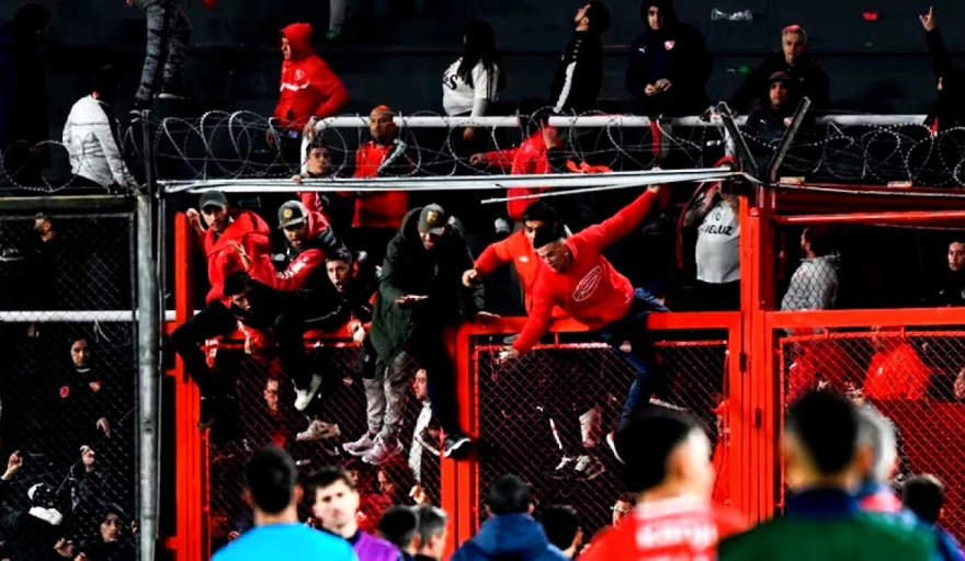 Tensión en Independiente: Cruzan responsabilidades por violentos incidentes en la Copa Sudamericana