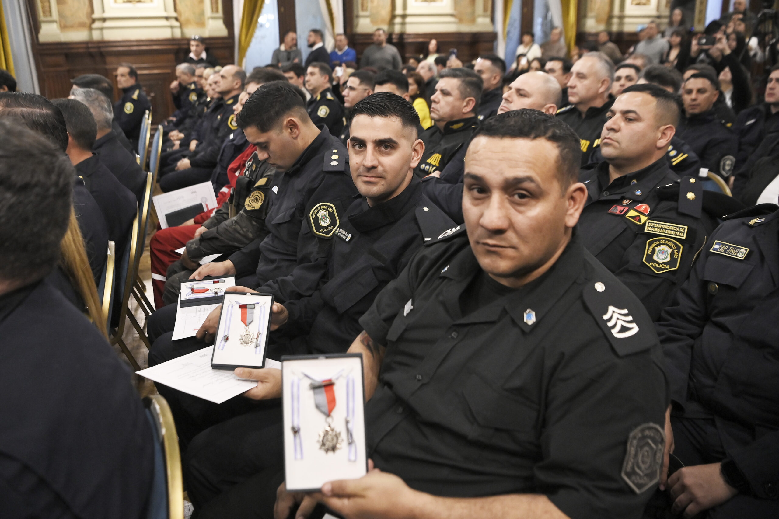 Reconocen a policías bonaerenses por su valentía y compromiso en procedimientos de alto riesgo