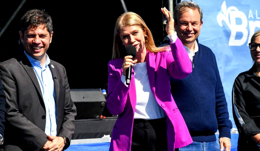 Magario y Cascallares llaman a frenar a Milei durante la celebración en Brown