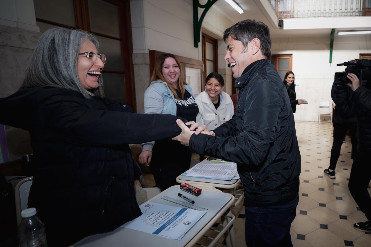Axel Kicillof emitió su voto en La Plata reafirmando el valor de la democracia