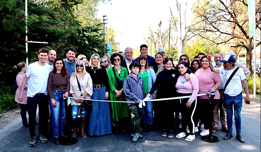 Julio Alak inaugura asfaltado en El Rincón y destaca progreso de obras públicas en La Plata